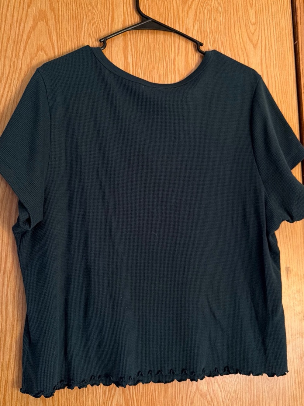 Old Navy Black Short Sleeve Crewneck Top with Lettuce Hem - Picture 3 of 4